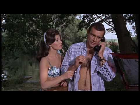 Sean Connery on slapping women uncut😂