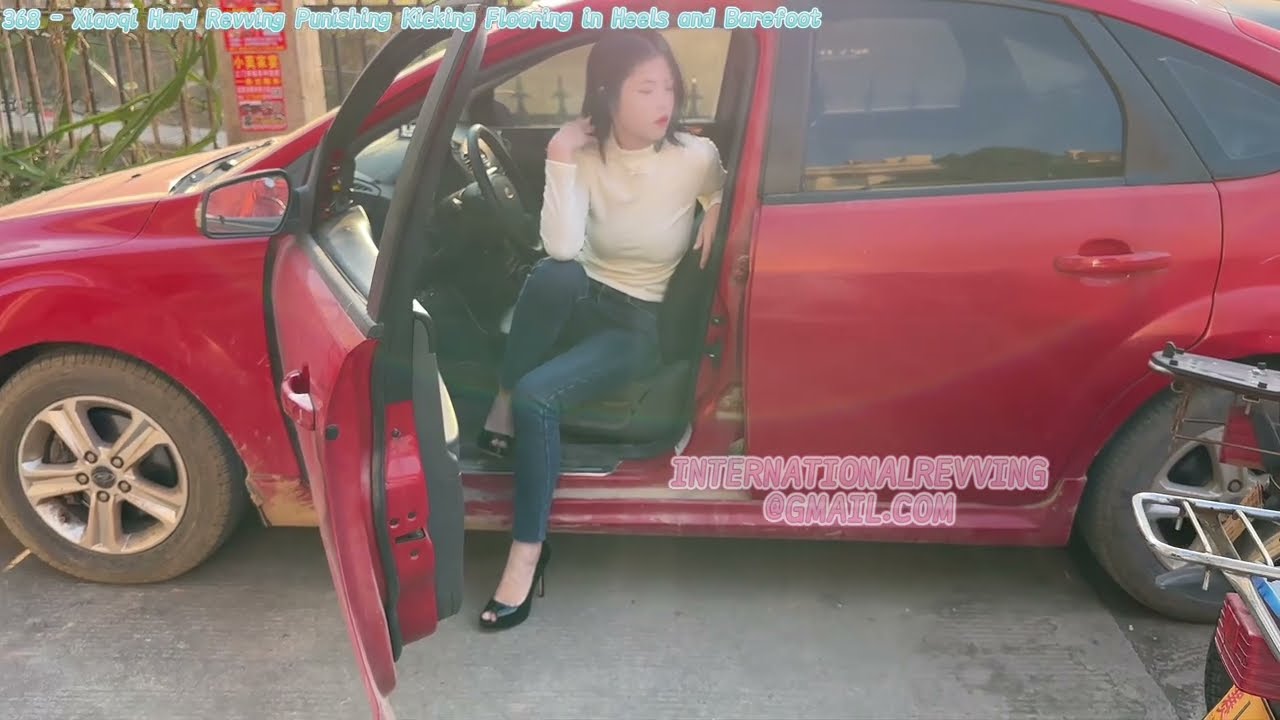 368 - Xiaoqi Hard Revving Punishing Kicking Flooring in Heels and Barefoot