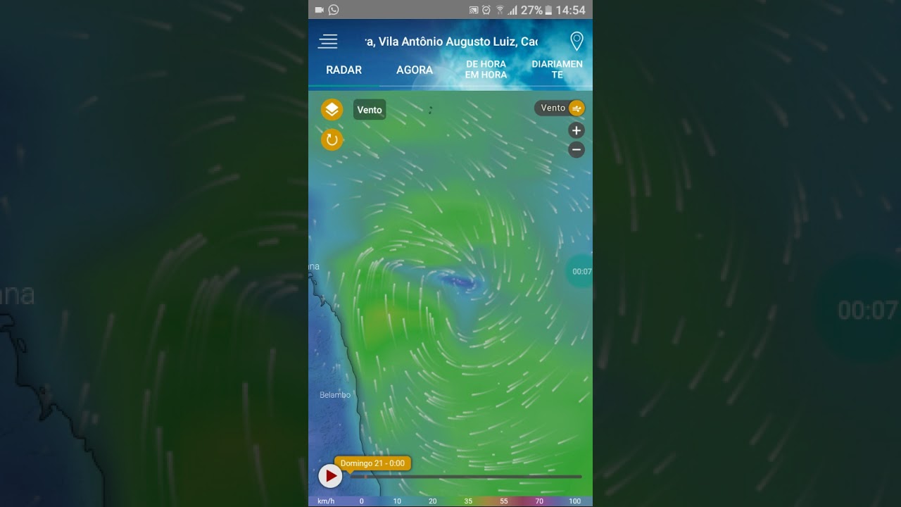 Um Ciclone se forma no oceano Pacífico