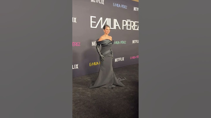Selena Gómez sigue brillando! Y el color "negro" es el más usado en las alfombras todo este año! 🙏