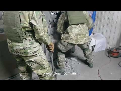 Взлом двери в банк 4 класса. Реальные усиленные взломостойкие двери.