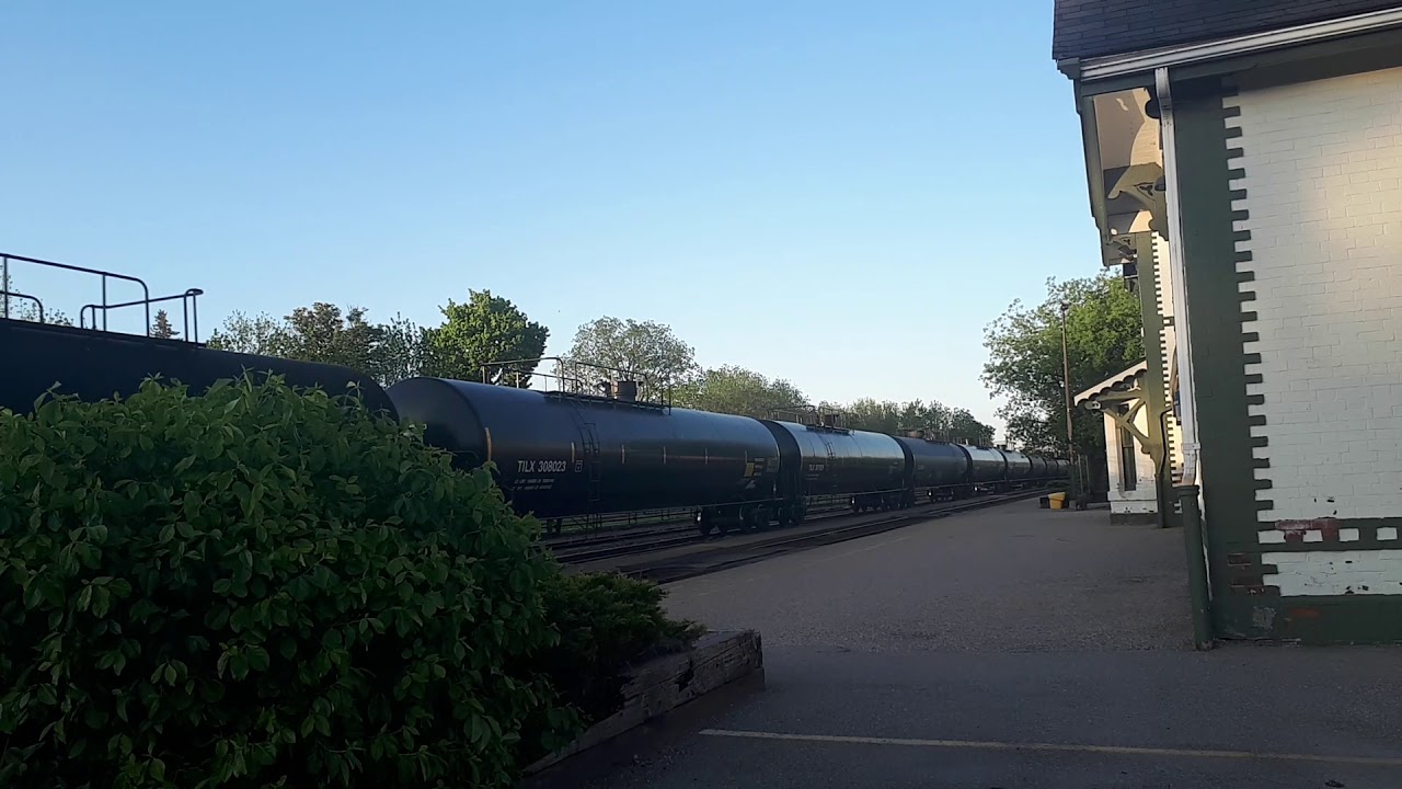 BIG BUSH! CN 2927 AT WOODSTOCK (MAY 25/18)