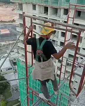 virall  kerja memasang scaffolding perhari di gaji 125ribu