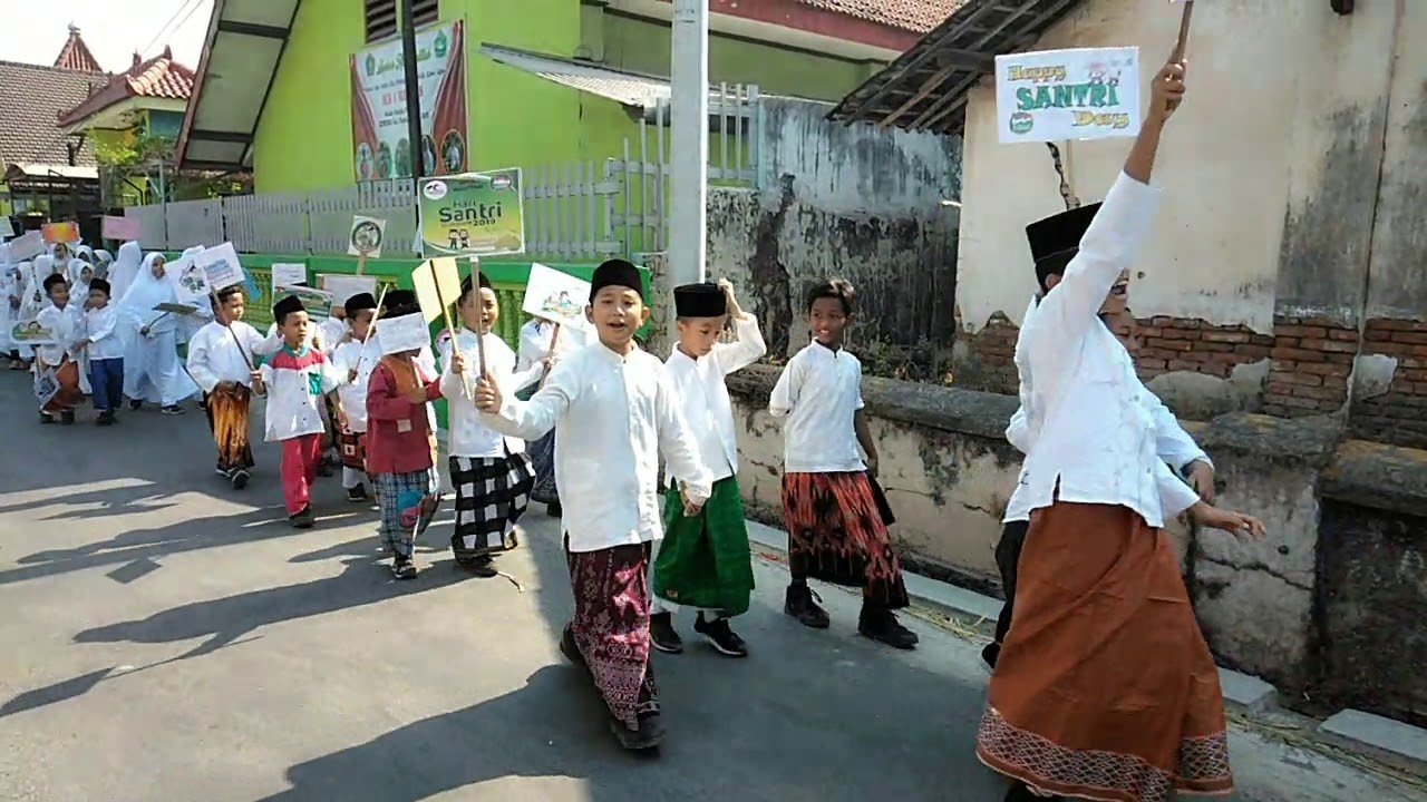 Kirab Hari Santri MIN 5 Magetan 22 Oktober 2019