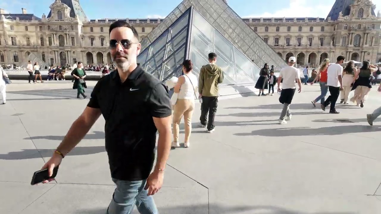 4K ルーブル美術館 三角ピラミッド パリ【フランス】【Paris】Louvre