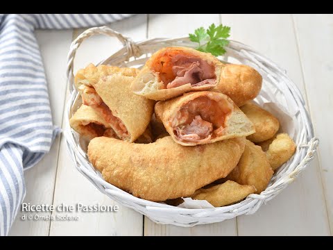 Panzerotti fritti  o pizza fritta cosÃ¬ golosi che li vorrai tutti i giorni - Ricette che Passione