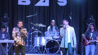 Video thumbnail of "BNS Live in Concert Toronto Sara Sihina"