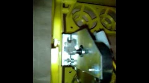 Incubator - How to slide back the Plastic Arm