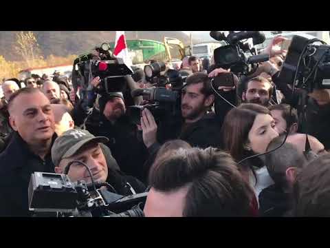 ბოკერია, ვაშაძე და უგულავა აქციაზე საქართველოს ჰიმნს ასრულებენ