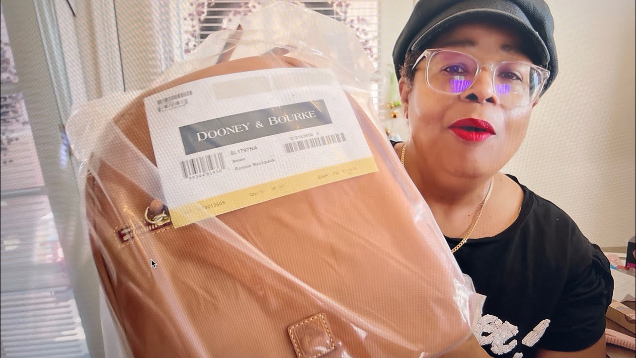 Распаковка, рождественские подарки и мой любимый рюкзак Dooney & Bourke снова в коллекции! Робин ...