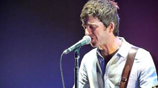 noel gallagher freaky teeth