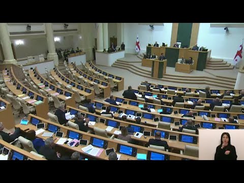 პარლამენტის თავმჯდომარის ანგარიში, პერფომანსი და საბჭოთა კავშირის ჰიმნი პარლამენტში