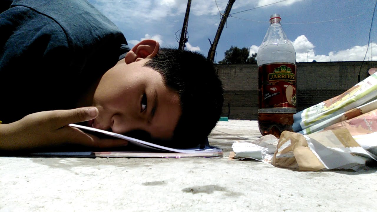 Rompiendo mis libros - YouTube