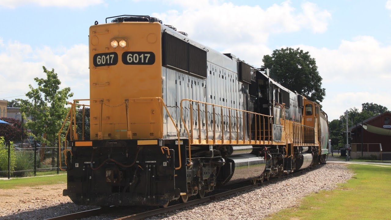 WAMX 6017 leads AWRR 241 west through Elgin Texas(7/22/25) - YouTube
