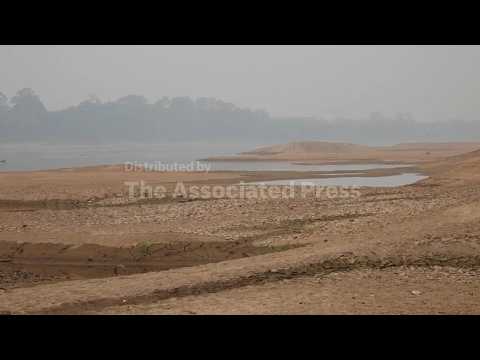 Indonesian villagers on Borneo struggle for water as El Niño intensifies peatland fires