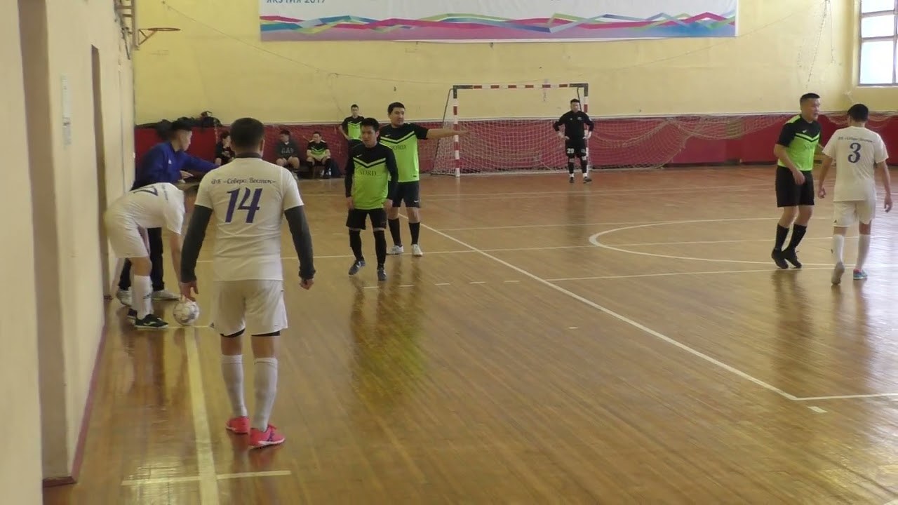 Красивый гол забивает Дёмин Денис "Северо-Восток"