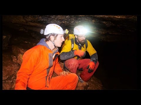 Vidéo: Les Participants De L'expédition Spéléologique Ont Trouvé La Grotte De Feu Dans Les Montagnes Du KBR - Vue Alternative