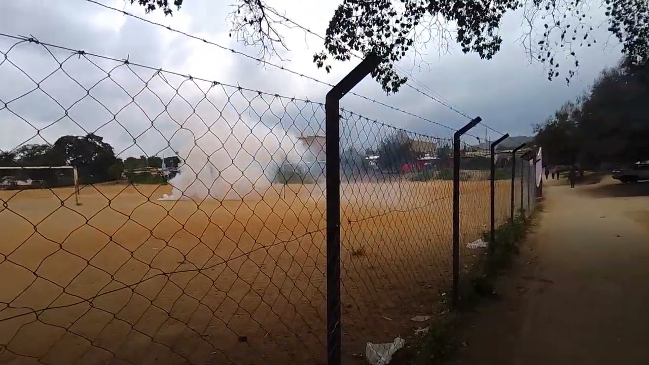 ANTI RIOT POLICE Spread teargas at Unoa ground which is expected to hold kalonzo musyoka's Talks💥