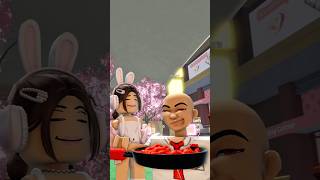 Day 1 of mukbang in Roblox🤣 watch the full video on my YouTube, guys! #roblox #mukbang