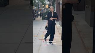 Gigi Hadid geeft fotografen de schattigste ❤️-glimlach tijdens een bezoek aan New York City #gigi...