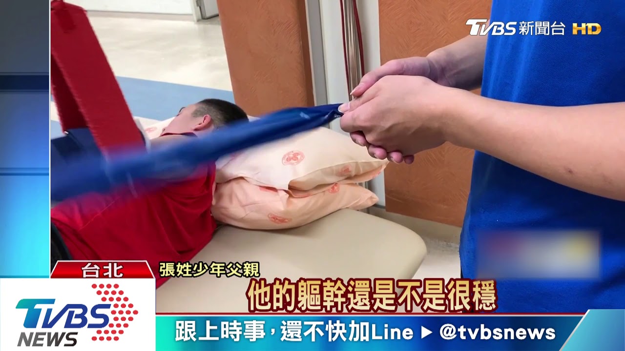 金牌泳將四肢癱　父幫復健按摩　盼奇蹟