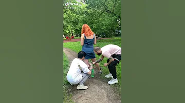 مقلب مؤلم لهذه الفتاه 