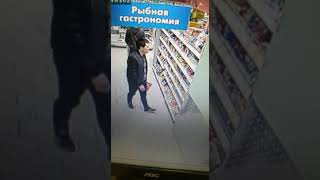 Видео Магазин пятёрочка шахты воруют колбасу и сыр от Оксана Привольнева, переулок Шишкина, Шахты, Россия