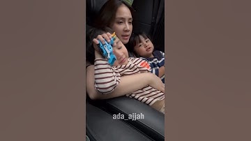 LUCU..  LILY AJJAH MAUNYA SAMA MAMA GIGI.. SUS RINI SUS AYU NO NOO... #babylily #raffinagita
