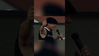 AC/DC with "Thunderstruck"