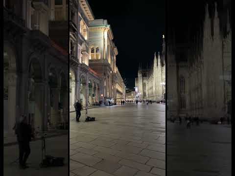 كاتدرائية ميلانو في الليل     