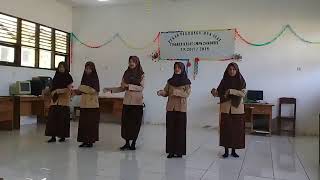 Lomba Menari: Perwakilan kelas IX A SMPN 26 KONSEL