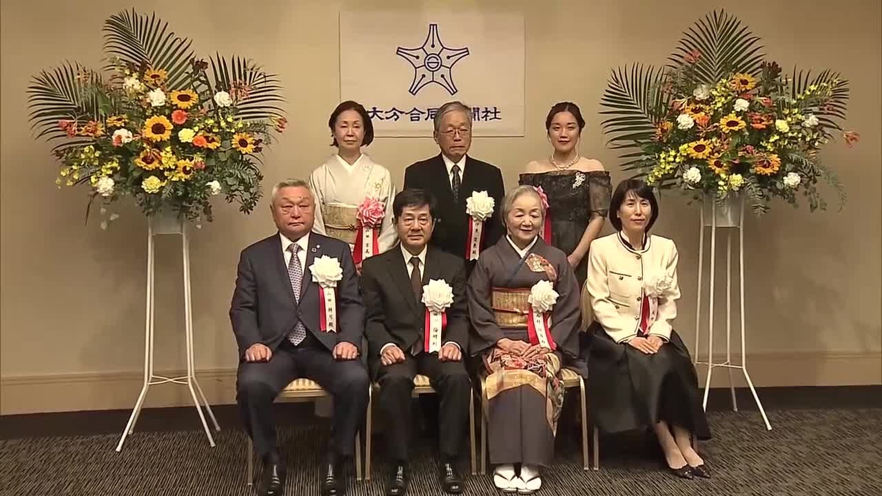 大分合同新聞文化賞表彰式 県原爆被害者団体協議会や書家の西村桃霞