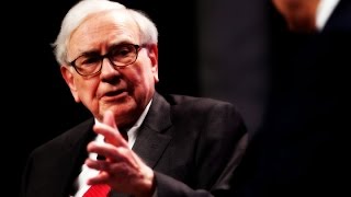Warren Buffett Shows CEOs How to Do Social Media Warren Buffett Shows CEOs How to Do Social Media