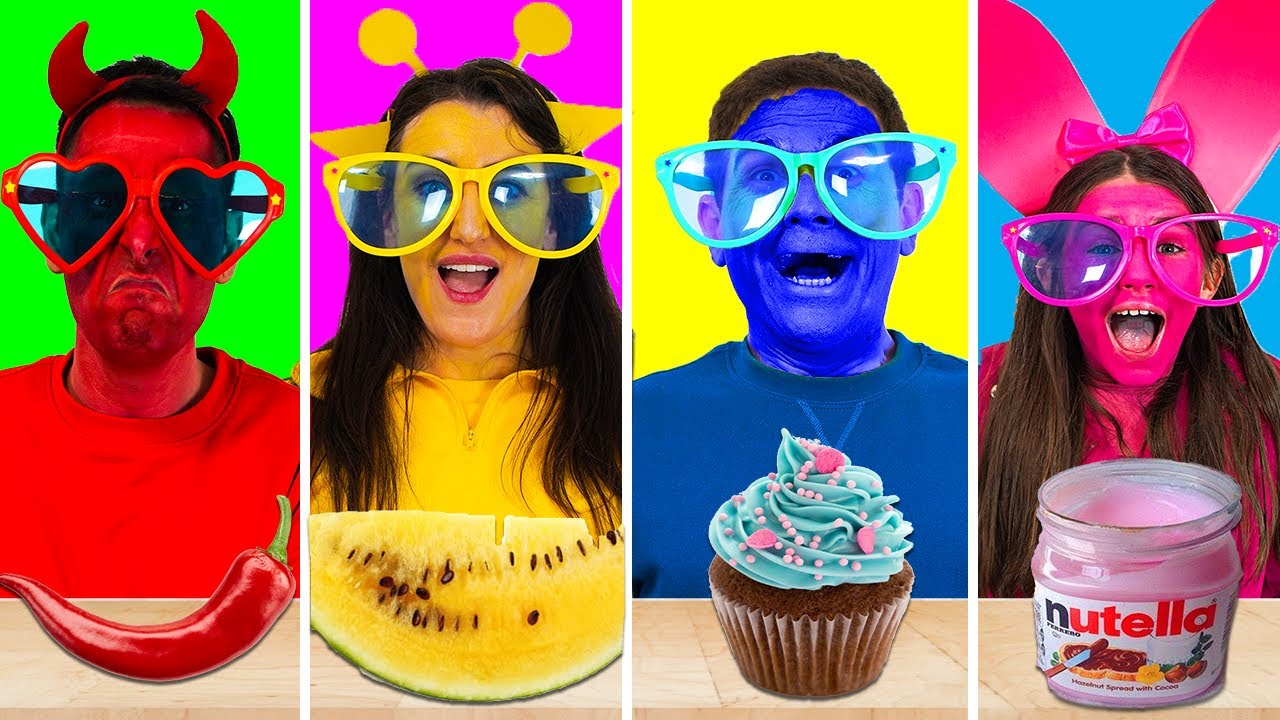 MANGIAMO SOLO CIBO DEL COLORE DEGLI OCCHIALI GIGANTI CHALLENGE!!