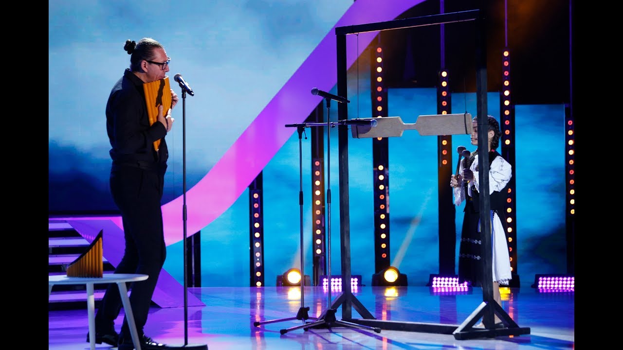 Duet senzațional! Alexandra Șerban cântă la toacă, alături de Nicolae Voiculeț