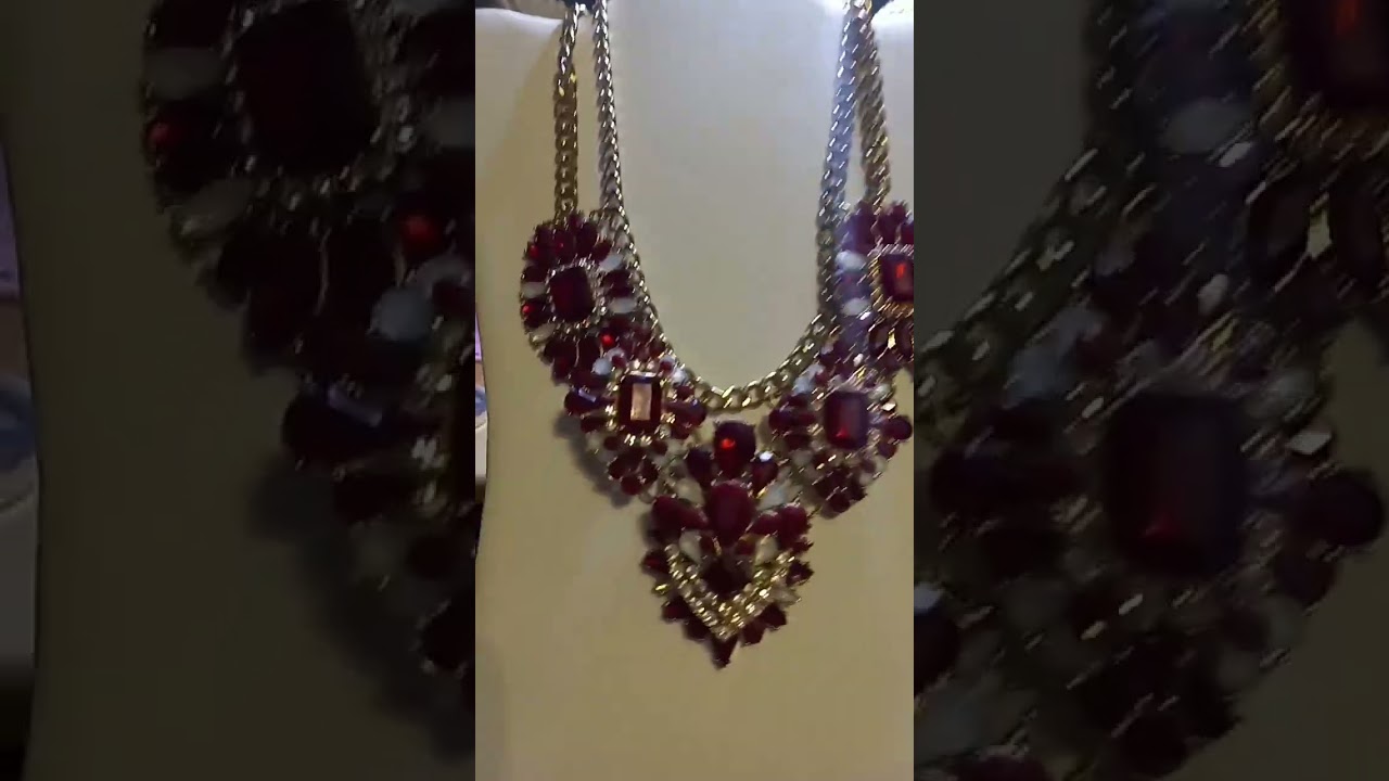 🌹Retro Glass Gold Toned Statement Necklace 🥀 