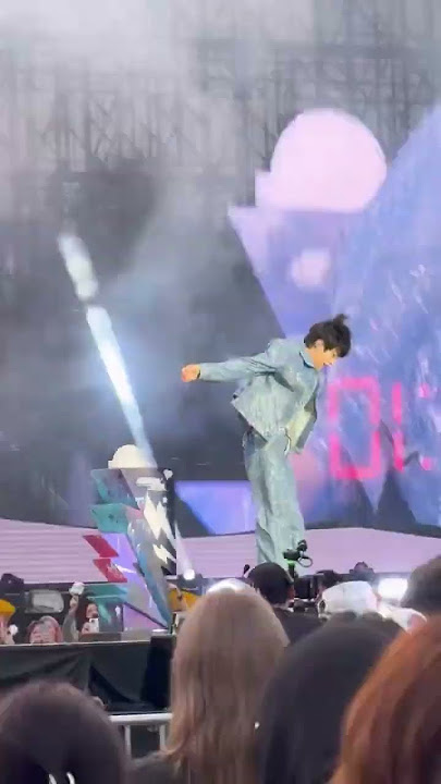 Live 🔴 jin ful stage Dance performance BTS jin Tour concert D-1 today 💜#jin