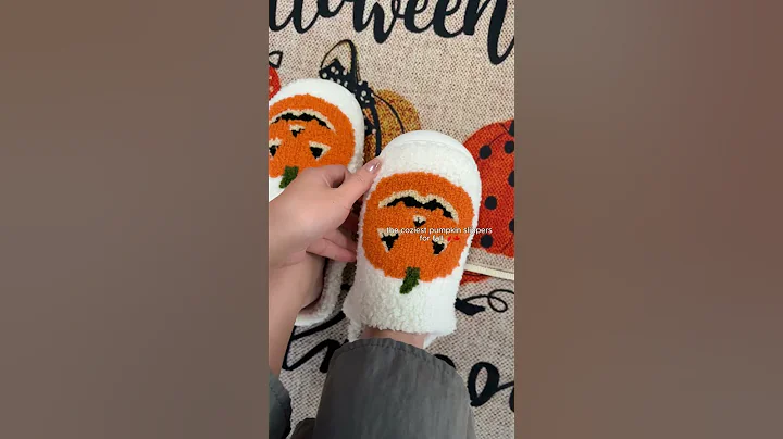 Cozy slippers for fall: perfect gift idea! #fok #slippers