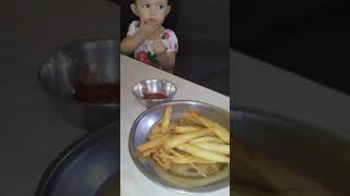 Baby YANA & LALA, Mukbang style / Cryspy Fried Tapioca lalayana viral food