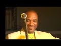 Masoud Masoud A K A Manju Wa Muziki Akiwatambulisha Kwa Umahiri Mkubwa Wanamuziki Wakongwe 2011 