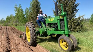 Spring Plow Day 2023! John Deere, IH, Allis Chalmers & Caterpillar Tractors Turning Ground