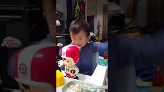 2018021401自嗨小兒(2y0m25d)