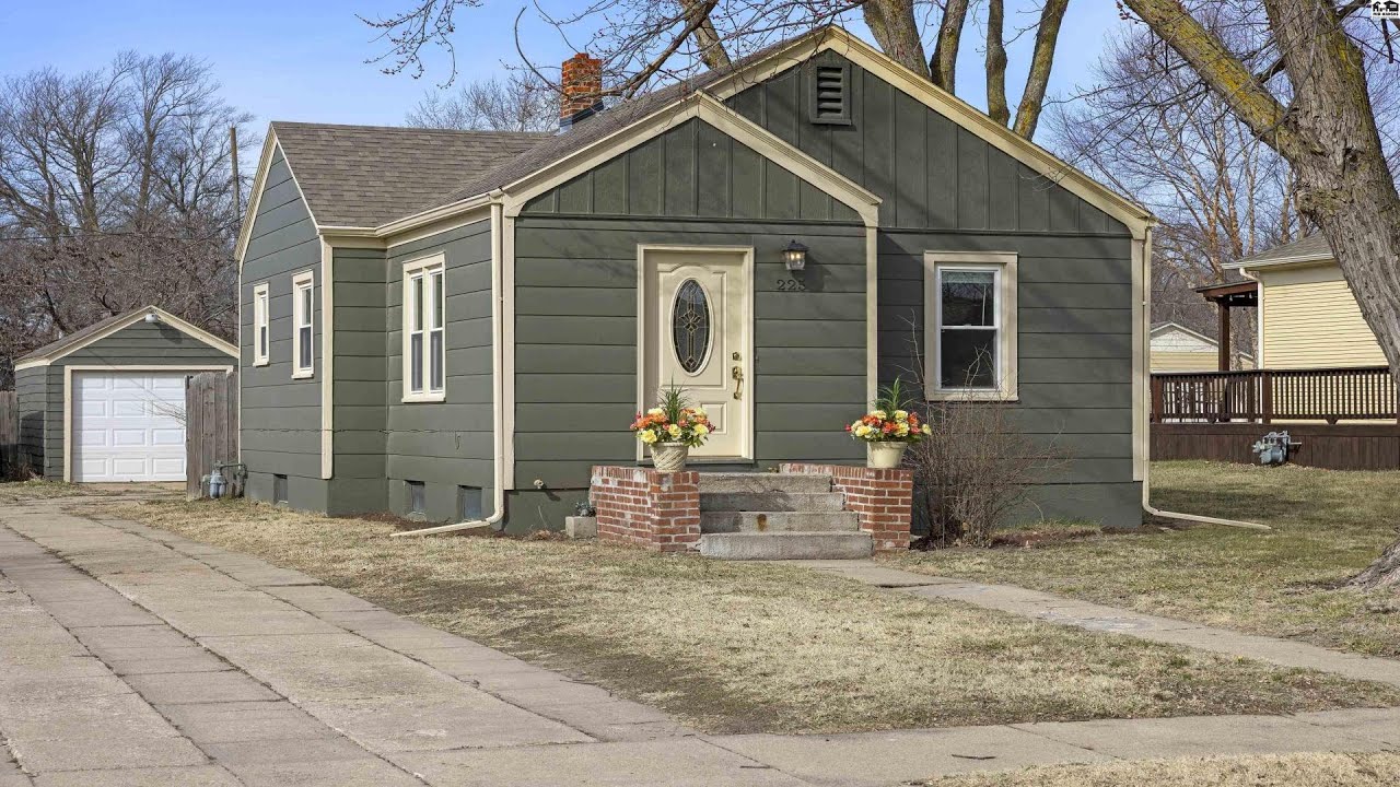 NEW LISTING: 225 N 4th St Sterling KS 67579