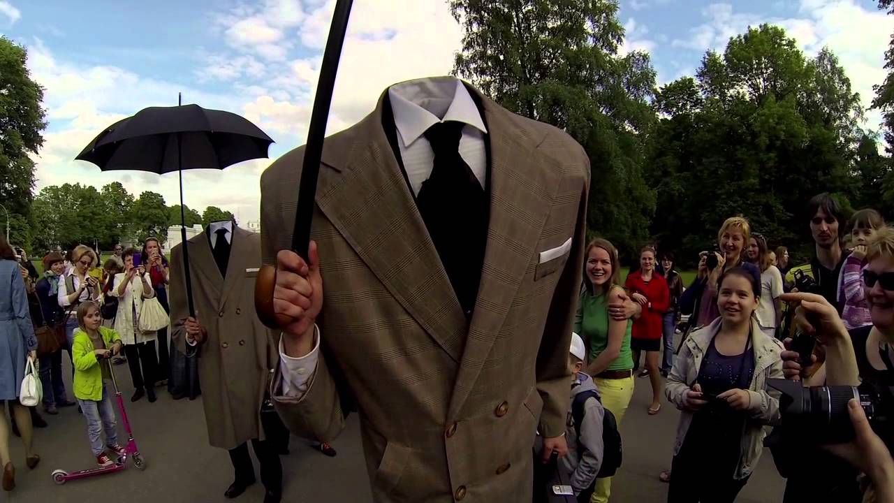 Walk Acts buchen / Walkacts DIE KOPFLOSEN beim Straßentheaterfestival St. Petersburg, 2014