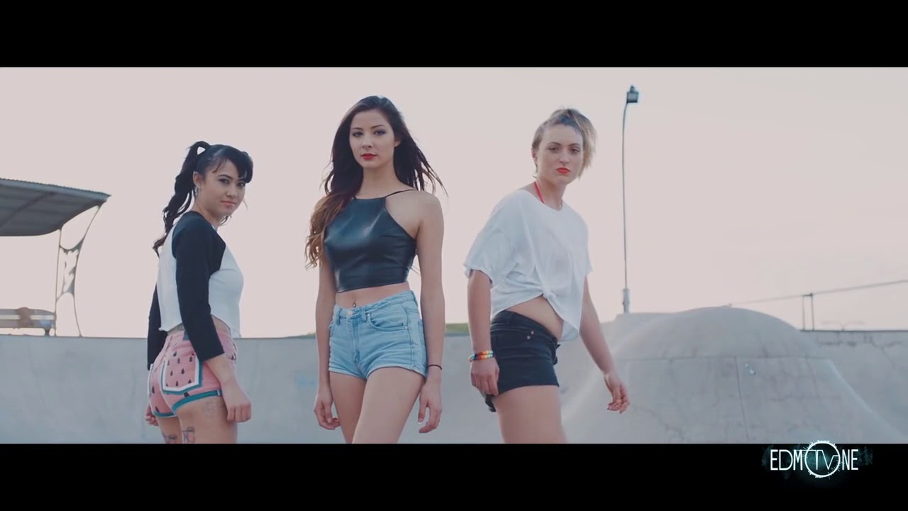 Nikoglai cumback клип заставка на. Nonpoint recoil. дом из клипа селены гомес back to you. Back клип. Back клип.