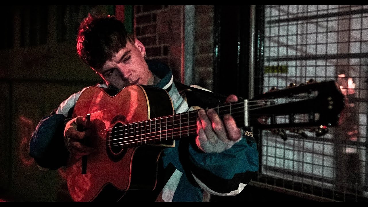 Obejrzyj Ren - Screech's Tale (Official Music Video) w YouTube Obejrzyj Ren - Screech's Tale (Official Music Video) w YouTube