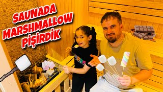 Eli̇f Si̇nem Saunada Marshmallow Kizarttik Dev Marshmallow Yaptik
