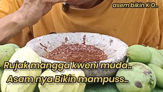 Mukbang Rujak Mangga Kweni Muda Rasa Asem Nya Sadis Banget