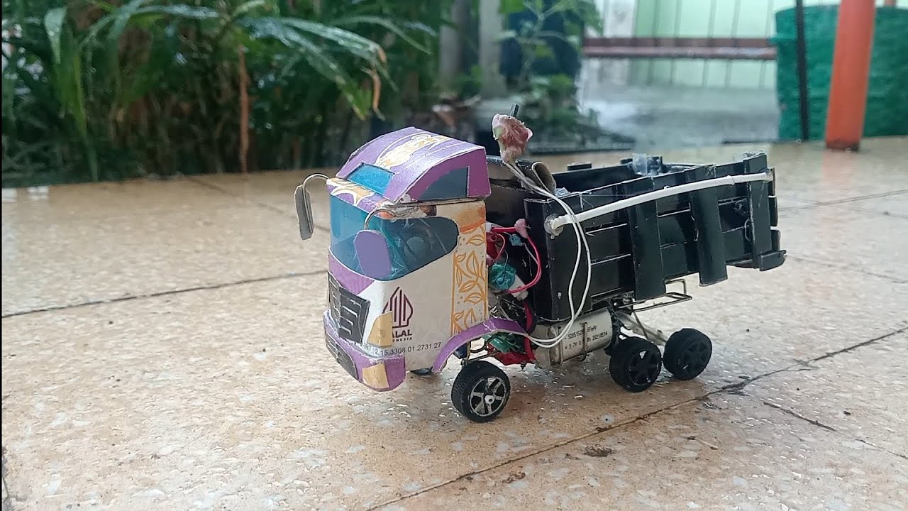 NgeDrive Mainan Truk RC Remote Control Kecil Mini dari Kardus... Nyungsep akhirnya 😂