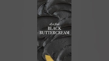 How to make black buttercream with ZERO food color gel 🖤 full recipe at sugarandsparrow.com #cake